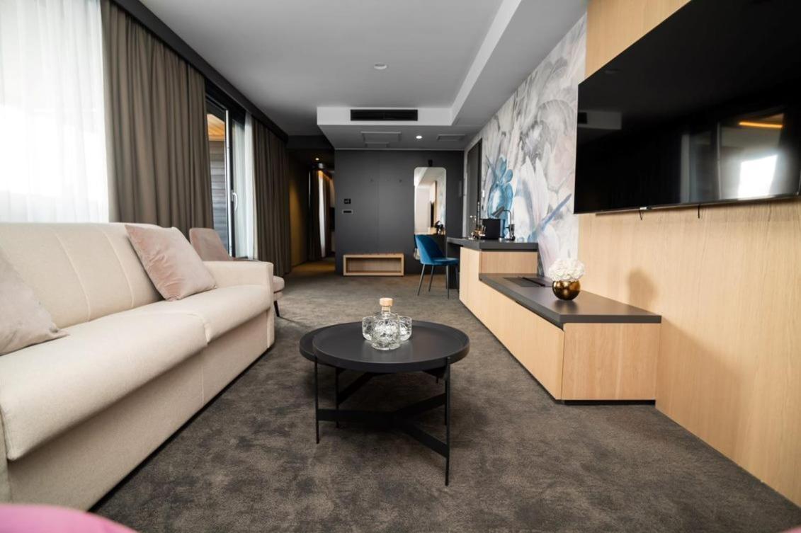 Elegans Hotel Brdo Κραν Εξωτερικό φωτογραφία
